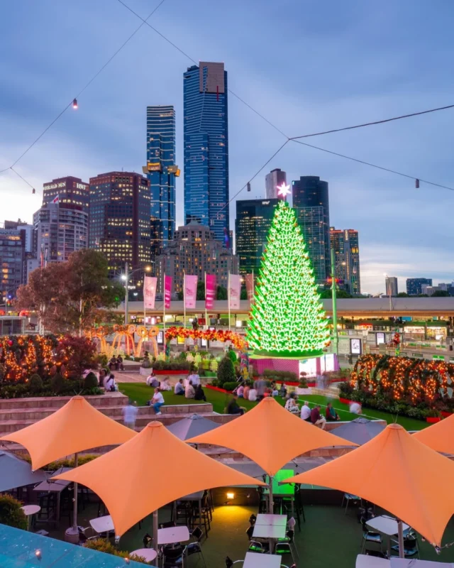 🎄✨ Christmas in the city ✨🎄
Melbourne is alive with festive magic — and there’s no better place to take it all in than @melbourneskydeck. From twinkling lights to iconic landmarks, the city truly sparkles at this time of year.

Just moments from Skydeck, you’ll find:
🎁 Federation Square — installations & Christmas cheer, including a 17.5 metre Christmas Tree!
🎄 Melbourne Town Hall — light projections from 9pm - 11pm daily
🎡 Crown Melbourne — Christmas River Show, dining & entertainment
✨ Plus laneways, markets, shows and surprises around every corner

Melbourne Skydeck is the ultimate vantage point to start it all. This Christmas, soak it all in from above, then head out and experience the magic up close. 

📸 by @walking_perspective 🙌 

#MelbourneSkydeck #Observationdeck #Melbourne #ThingstodoinMelbourne SchoolHolidayS
