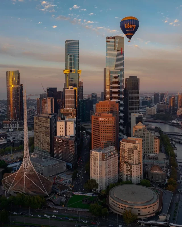 ✨ Holiday plans sorted @melbourneskydeck.✨
Heading into the city to catch a show these summer holidays? Make a day of it and start your Melbourne adventure at Skydeck, where the best views of the city set the scene.

Whether you’re off to see @anastasiathemusicalau at the Regent Theatre, @catsthemusicalau at Hamer Hall or @shrekmusicalaustralia at the Playhouse, we’re perfectly positioned to kick off your outing in style.

Take it all in from above, then head out and enjoy the magic on stage. 🎶

📸 @artscentremelbourne by @absolute.scenes.photography 🙌

#Melbourneskydeck #anastasiathemusicalau #shrekmusicalaustralia #catsmusical #Observationdeck