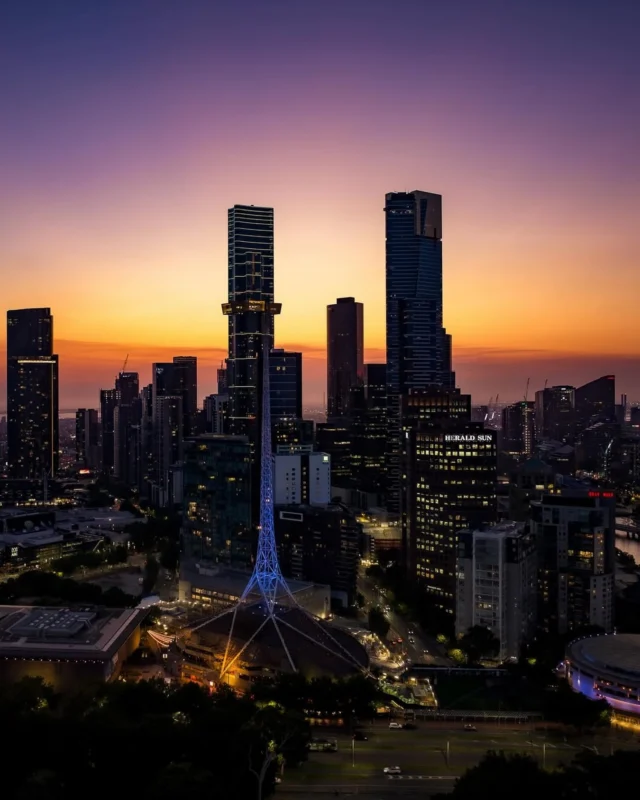 ✨ Heading into the city this February for a night out? Make a day of it and start (or finish) your Melbourne adventure at Skydeck, where the best views in town set the scene.
From the FREE Candlelight Concerts at @fed.square, to mystery and mayhem at @cluedotheplay at the Comedy Theatre, or a laugh-out-loud night with The Book of Mormon, there’s no shortage of unmissable events lighting up the city this month.
Take it all in from above, then head out and enjoy the magic on stage (or under the stars). 🎶

📸 This incredible Melbourne moment was captured by @absolute.scenes.photography 🙌 

#Melbourneskydeck #WhatsOnMelb #FebruaryInMelbourne #MelbourneTheatre #ObservationDeck