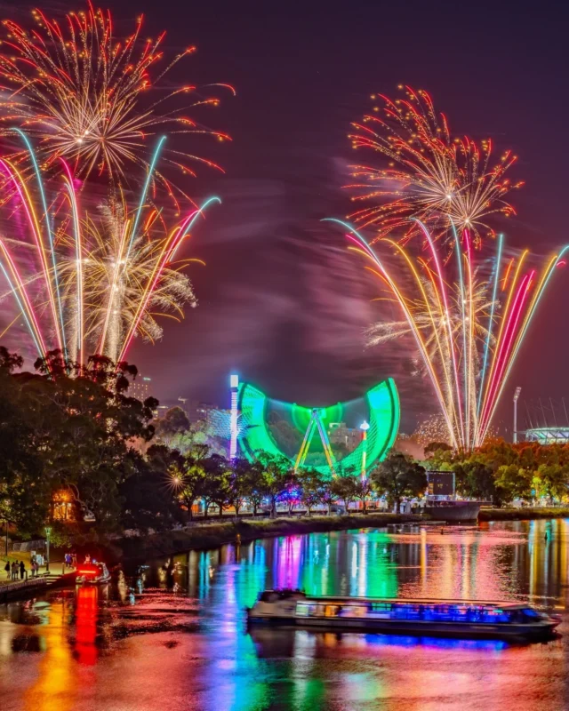 ✨The @moombafestival returns this week with 5 nights of fireworks! 🎆 

Each night from Thursday 5 March - Monday 9 March, fireworks will be lighting up the sky at 9pm! 

Skip the crowds and watch the city sparkle from the best seat in Melbourne — @melbourneskydeck.
As fireworks burst over the Yarra and the skyline glows below, take it all in from a truly unforgettable vantage point. All the colour, excitement and celebration of Moomba, paired with panoramic views you won’t find anywhere else. 🙌

See Melbourne shine this Moomba.

📸 by @whatsonmelb

#melbourneskydeck #moomba #moombafestival #whatsonmelb #melbourne