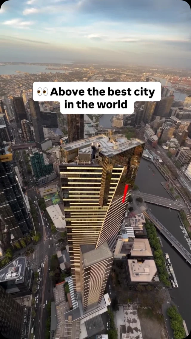 Above the best city in the world (just crowned by Time Out yesterday!) 🌏✨

And even above the @melbourneskydeck — thanks for the incredible bird’s-eye view, @balloonman! 🎈

It’s not every day you see Melbourne Skydeck from this height over the CBD. Now that’s a new perspective on Melbourne.

🎥 @balloonman 🙌

#melbourneskydeck #bestcityintheworld #MelbourneMoments #view #melbourne