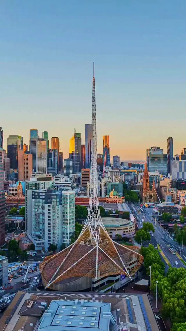 MELBOURNE. How’s this for a view?! ✨🙌
From the striking spire of @ArtsCentreMelbourne to the city skyline stretching in every direction, this is Melbourne at its most iconic.

A perspective that never gets old — no matter how many times you see it.

🎥 Via @artscentremelbourne shot by @nikkihx776
