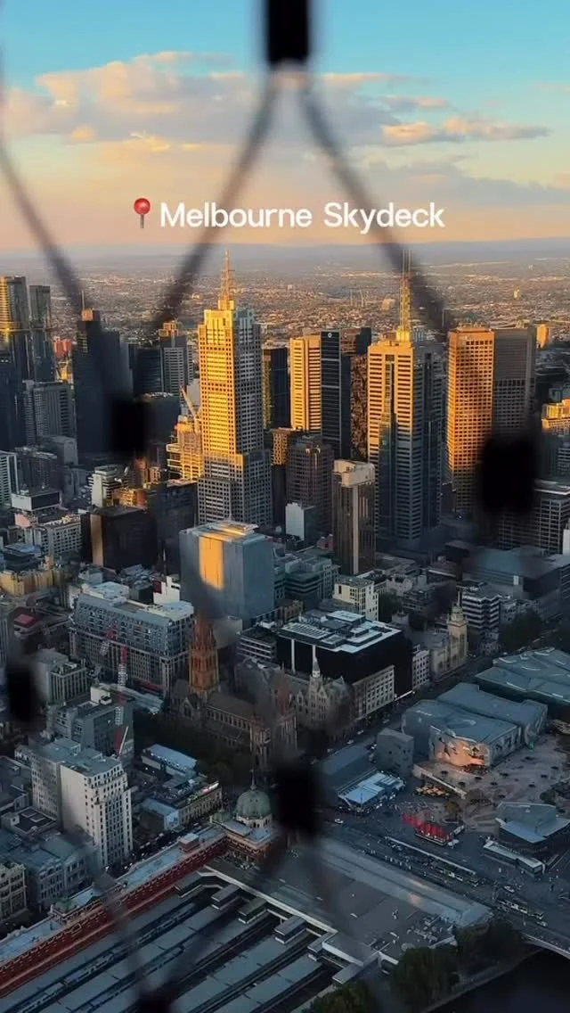 We were pretty chuffed to be featured in @visitmelbourne’s top picks for catching golden hour in Melbourne.✨

With sunset in Melbourne now happening around 5:15pm, there’s no better time of year to settle in, soak up the skyline and watch the city glow. 🌇

📸 @zoe_laix for @visitmelbourne

#Melbourneskydeck #melbourne #visitmelbourne #whatsonmelb #sunset