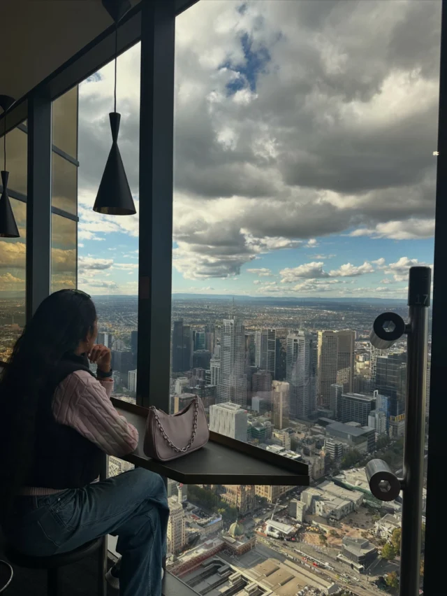A front-row seat to Melbourne’s best show. ✨🙌
From golden sunshine to dramatic skies, the view from 88 floors up is never the same twice.

When are you visiting @melbourneskydeck? 

📸 _.chandanaa__ 🙌

#melbourneskydeck #melbourne #view #whatsonmelb #visitmelbourne