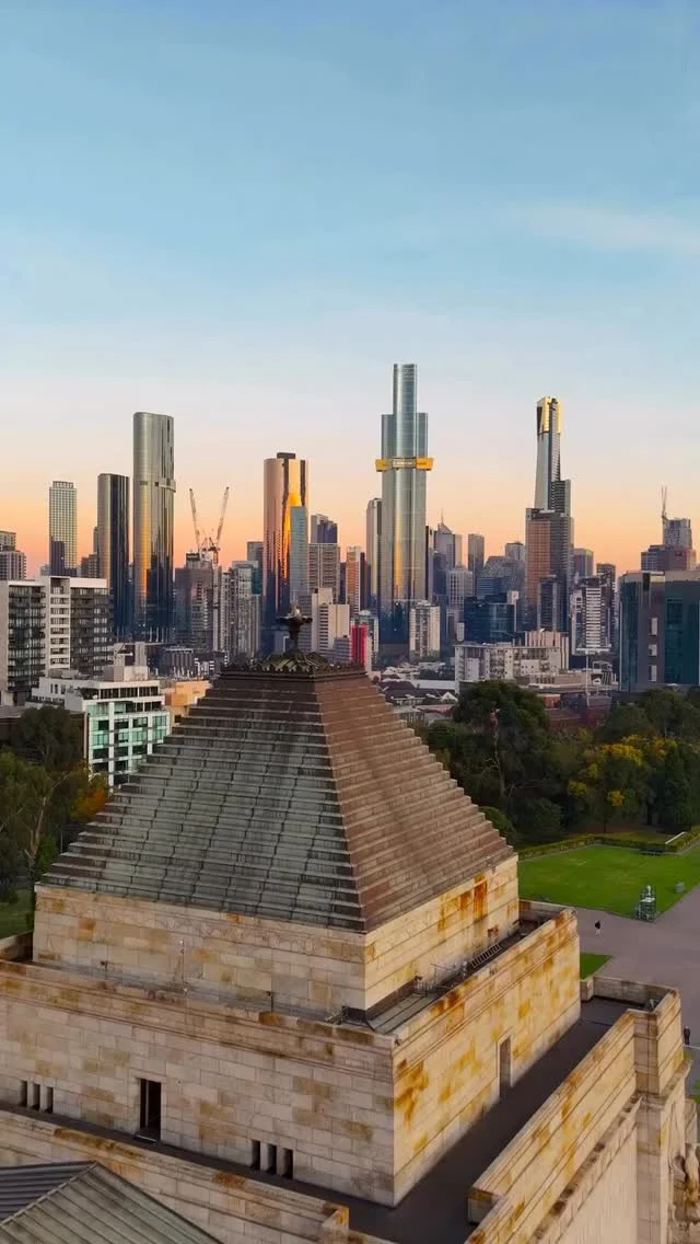 “Welcome to Melbourne, Australia.”🇦🇺 
Best city in the world.🙌

This incredible reel by @drone_buddy showcases Melbourne from every angle. 
How many times can you spot Melbourne Skydeck? 👀

Don’t forget our $21 ticket offer is running until this Wednesday 12 August - don’t miss out! 

📸 @drone_buddy 

#melbourne #visitmelbourne #whatsonmelb #melbourneskydeck #views
